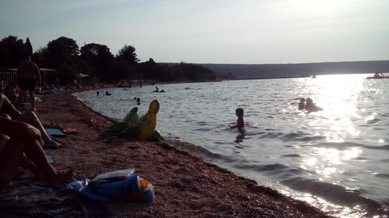 Apartments Mira Gornji Karin Εξωτερικό φωτογραφία